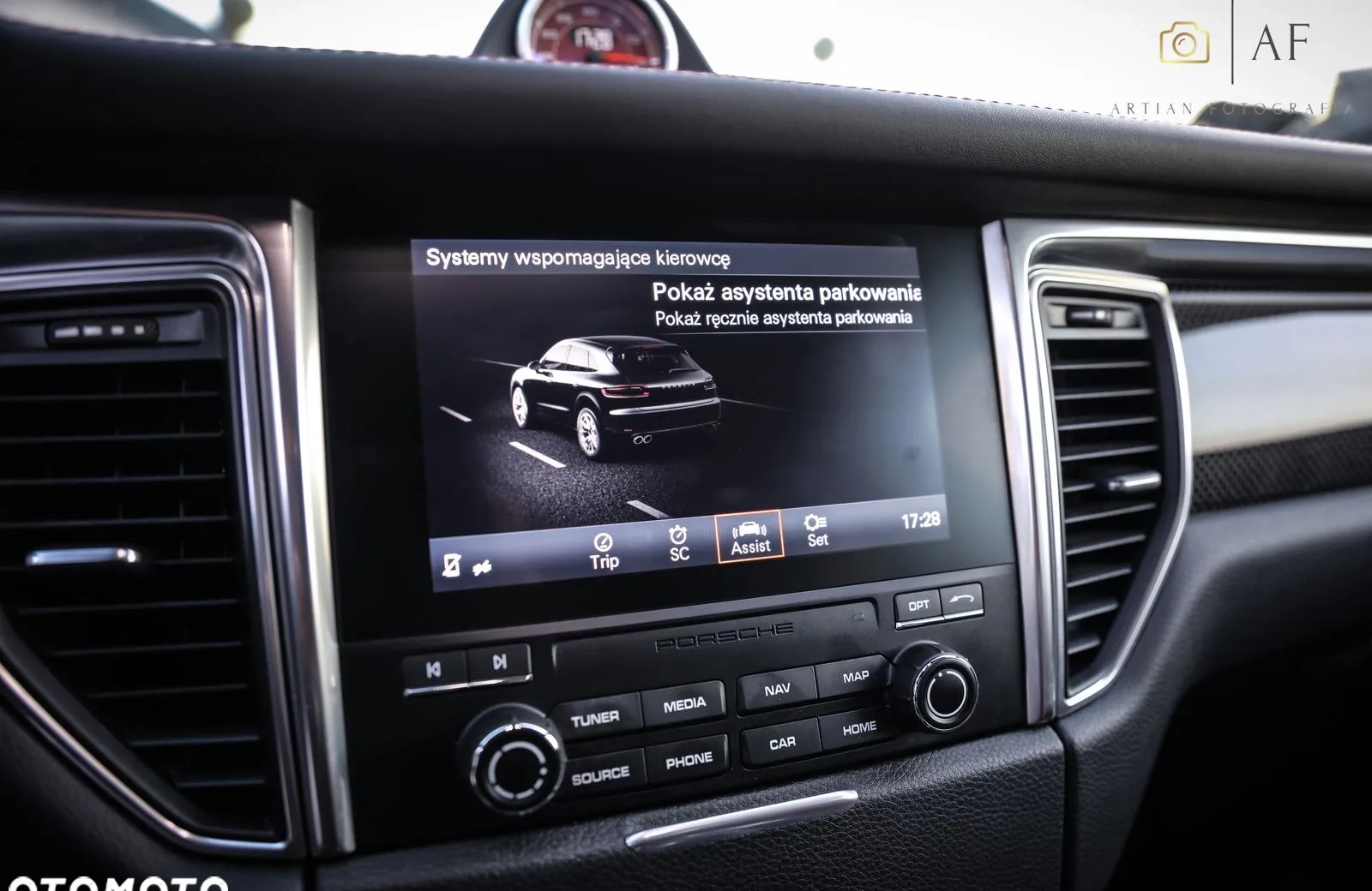 Porsche Macan cena 159900 przebieg: 189000, rok produkcji 2016 z Radom małe 781